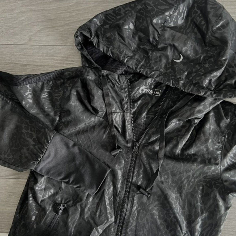 Zyia Active Bomber Jacket Windbreaker Black Animal Print‎ Hooded Lightweight XS